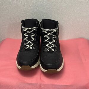 Universal Thread Shoes